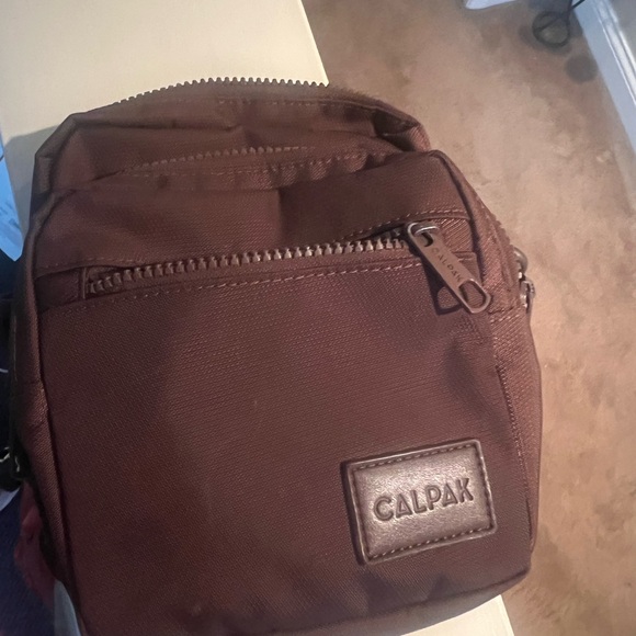 CalPak crossbody in walnut - Picture 8 of 9